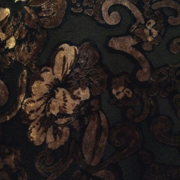 Velour Sleeveless Top - Picture 2 of 3